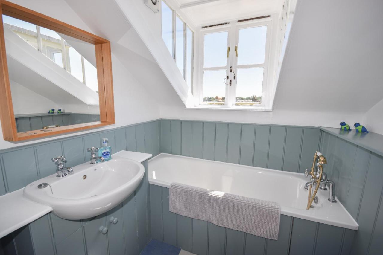Arden Villa, Sleeps 8, Moments From The Golden Sandy Beach Of Ryde ไรด์ ภายนอก รูปภาพ