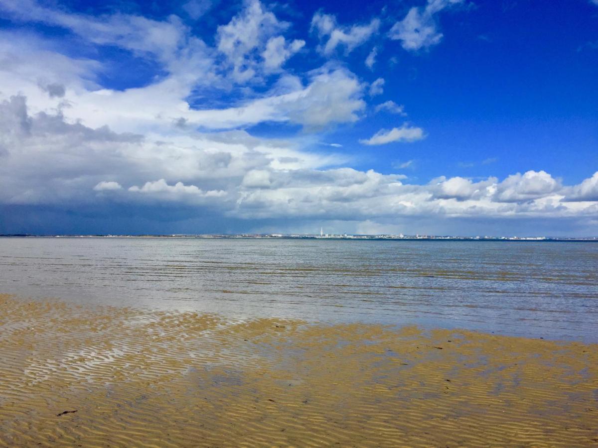 Arden Villa, Sleeps 8, Moments From The Golden Sandy Beach Of Ryde ไรด์ ภายนอก รูปภาพ
