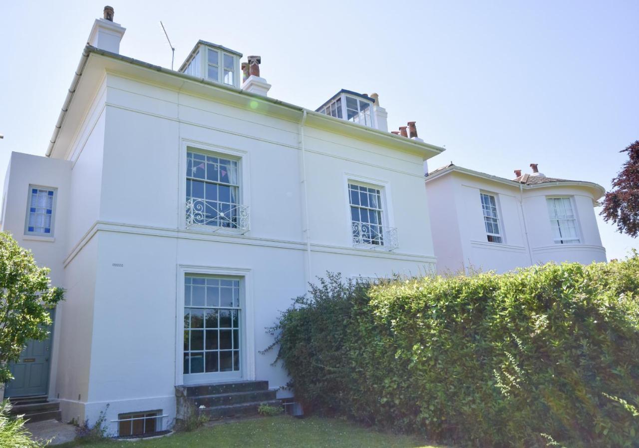 Arden Villa, Sleeps 8, Moments From The Golden Sandy Beach Of Ryde ไรด์ ภายนอก รูปภาพ